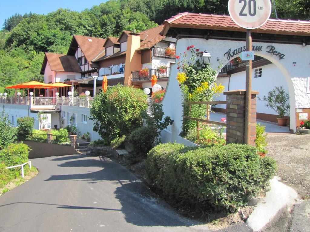 Hotel Haus Am Berg Oberkirch  Exterior photo
